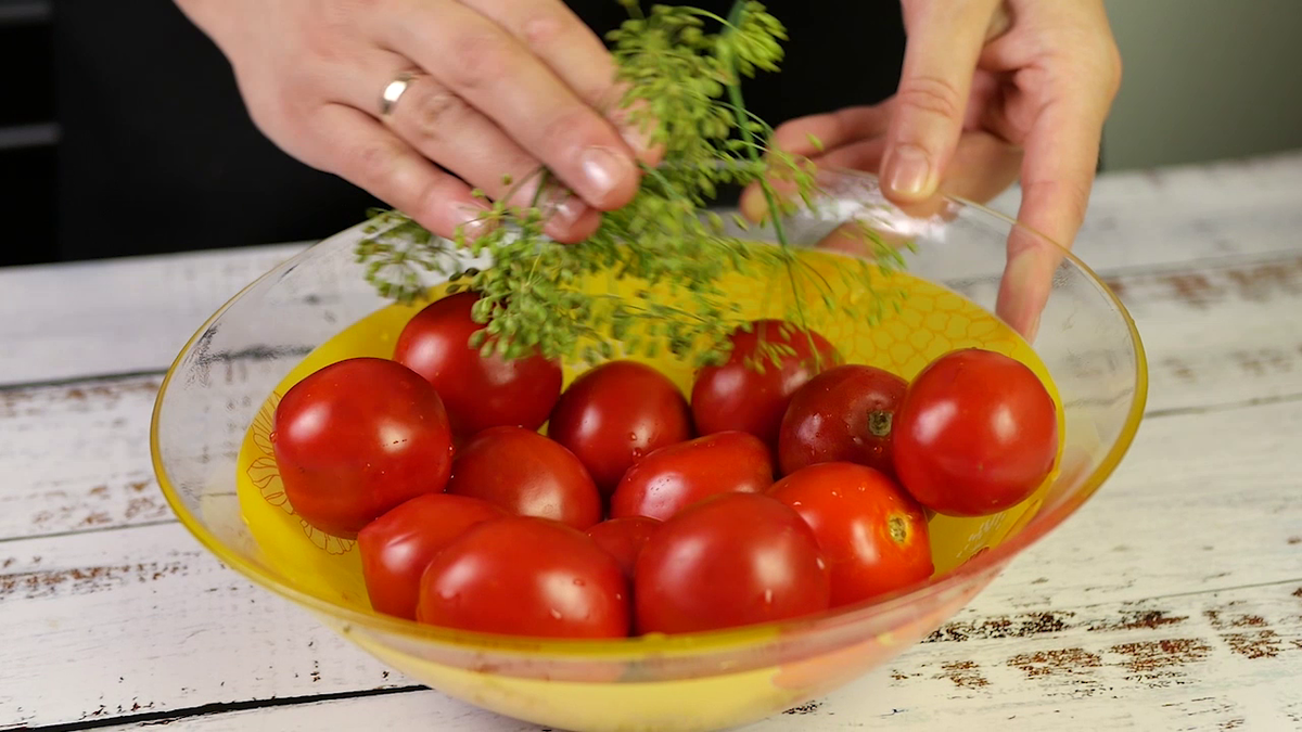 Малосольные Помидоры дольками с чесноком. | Вкусный рецепт от Людмилы Борщ  | Дзен