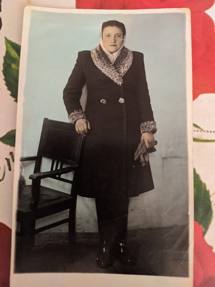 Бабушка конец 40-х годов. После приезда в Москву. фото из семейного архива автора.