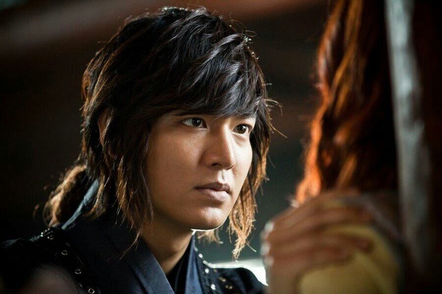 Лицо Ли Мин Хо - это единственное, что я помню из этой дорамы