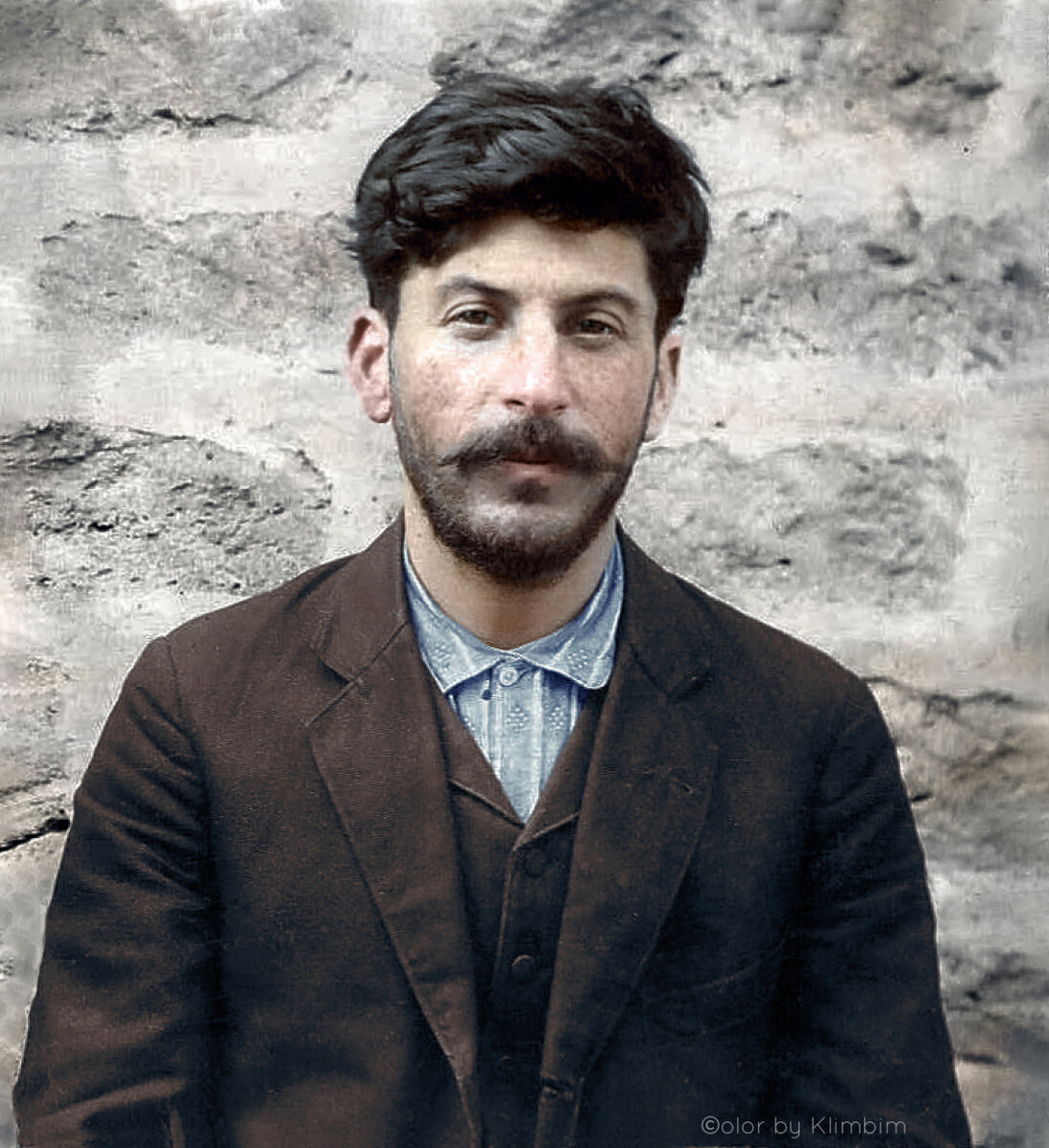 Сталин в Баку, 1910 г. Ч/б в цвет переведено Кlimbim. Фото: klimbim2014.wordpress.com