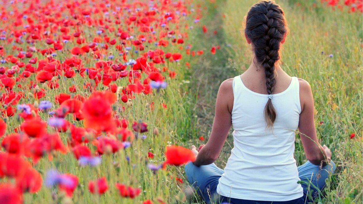 Орудуя научными статьями, рассказываем о 20 причинах заняться йогой! 