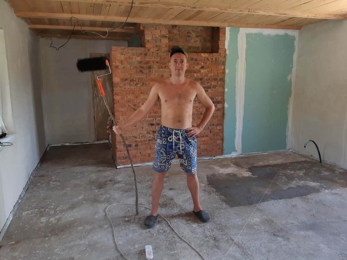 А это я. Перед заливкой полов в своем доме.