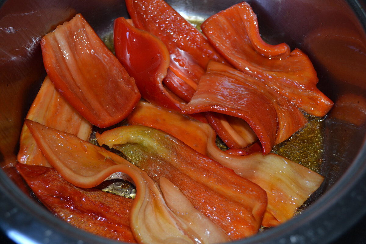 Перец болгарский с чесноком на зиму. Рецепты жареных перцев на зиму. Закрутки с перцем. Жареный перец на зиму. Консервированный болгарский перец.