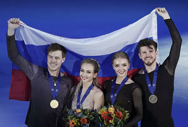 Виктория Синицина и Никита Кацалапов, Александра Степанова и Иван Букин
© РИА Новости / Александр Вильф