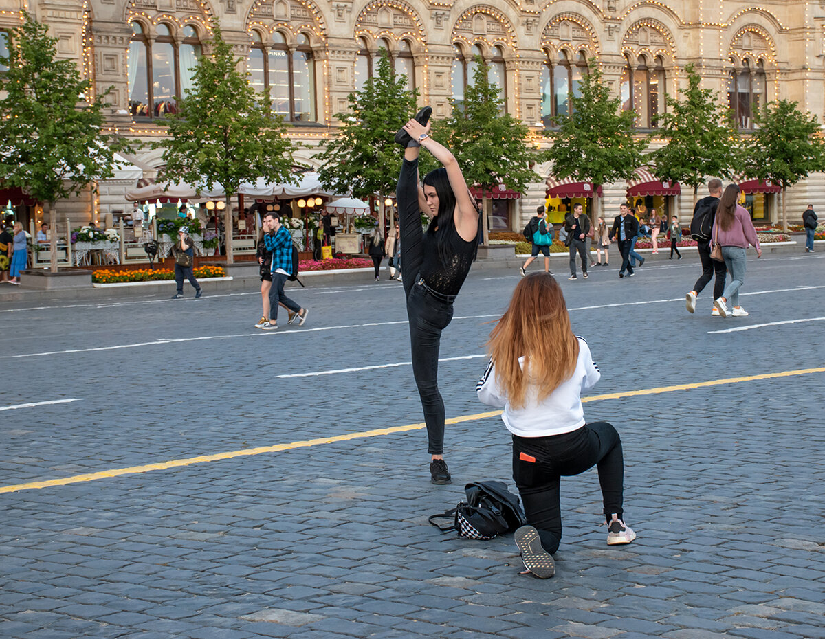 Фото на красной площади в москве девушек летом