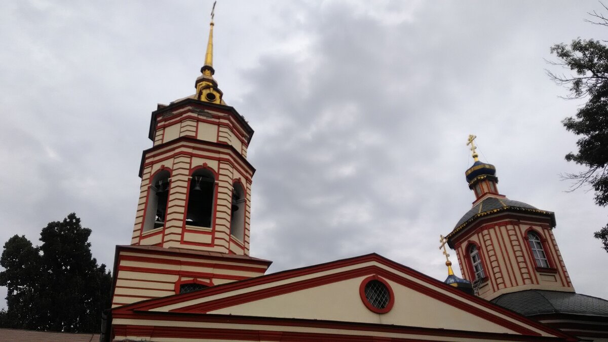 Москва. Крестовоздвиженский храм в Алтуфьево