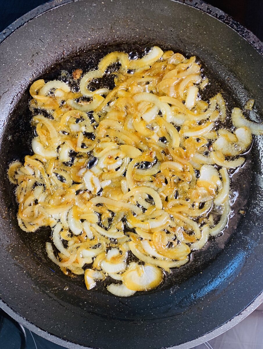 Лук обязательно надо есть! А жаренный лук очень вкусный!