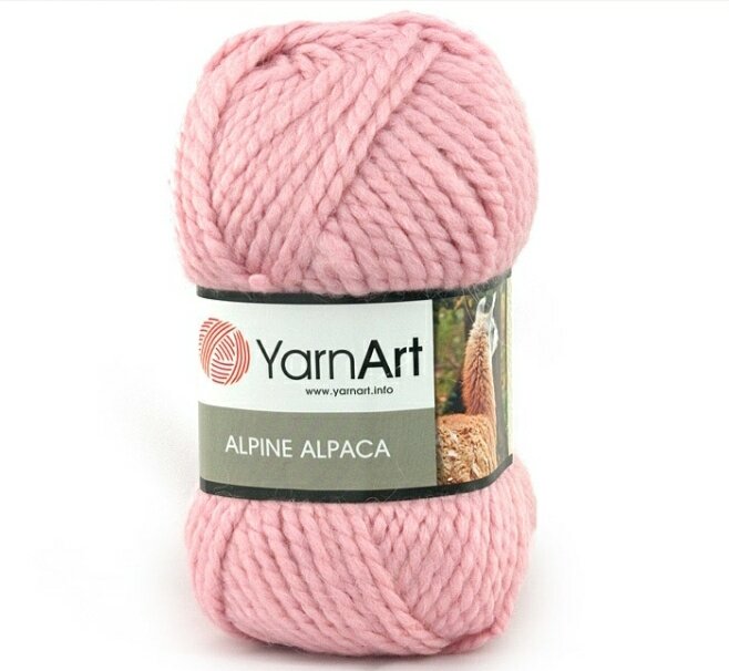 Пряжа очень теплая, даже жаркая, похожа на ровницу, но небольшая скрутка есть. Особо чувствительным - осторожно, немного колется.