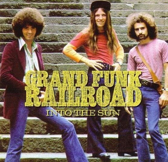 "Grand Funk Railroad" в классическом составе трио, просуществовавшем с 1968 по 1972 годы. Затем пошли смены составов, закончившиеся исчезновением из коллектива его души - Марка Фарнера