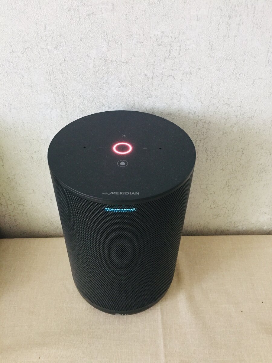 Колонка LG AI ThinQ в моем интерьере.