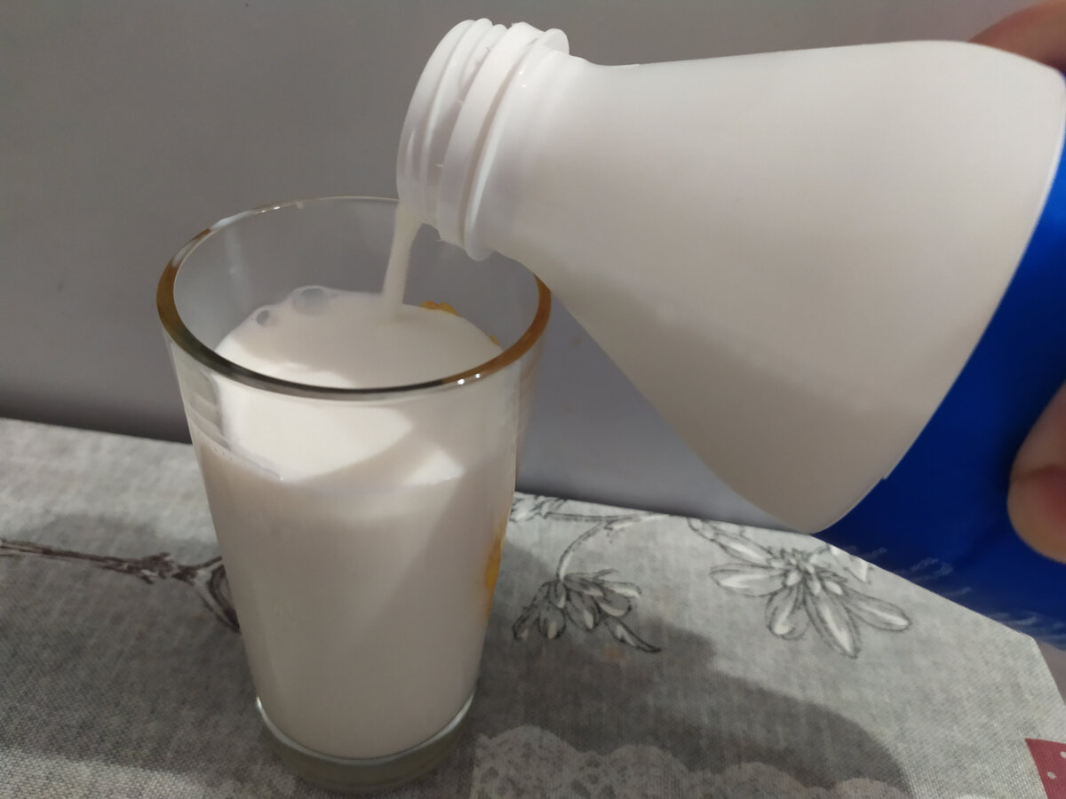 А молоко-то не настоящее (не превращается в простоквашу, становится горьким). Из чего сейчас делают молоко