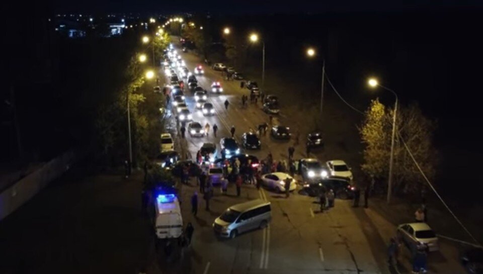 Ближе к 23:00 на Енисейском тракте начала собираться пробка