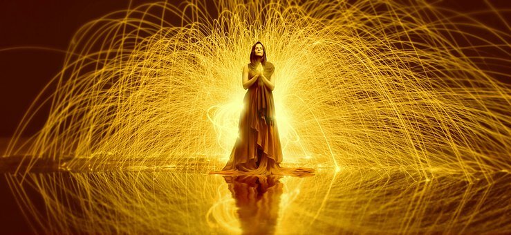 Источник: https://cdn.pixabay.com/photo/2019/11/15/21/16/woman-4629323__340.jpg