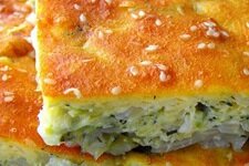 Пирог с капустой домашний «Хрустящий» – очень вкусный, аппетитный, румяный пирог, с нежной, хрустящей корочкой. Перед таким пирогом устоять не возможно.