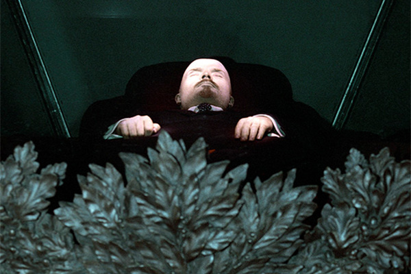 Бальзамированное тело Ленина в траурном зале Мавзолея Фото: Олег Ласточкин / РИА Новости