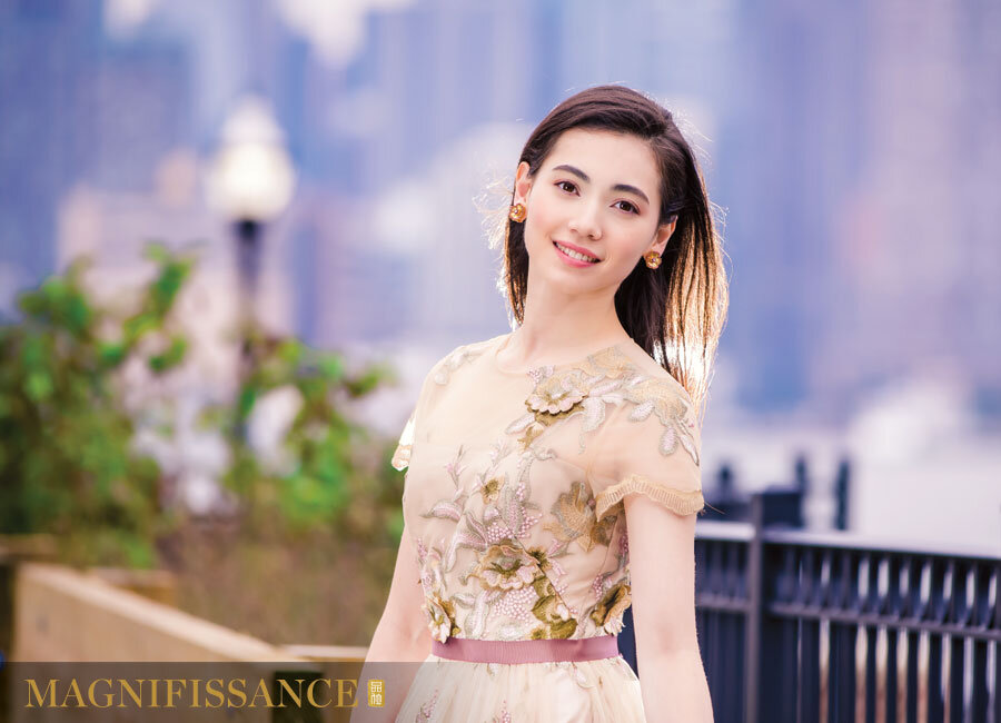 Миранда Чжоу-Галати, прима танцевальной труппы Shen Yun Performing Arts, одна из наиболее опытных исполнительниц в коллективе. В течение 13 лет, проведённых на сцене в постановках Shen Yun, — примерно половину своей жизни — она постоянно стремилась к совершенству, к достижению новых высот.
