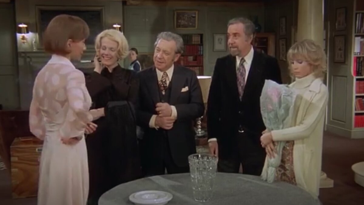 фото из фильма «Скромное обаяние буржуазии»