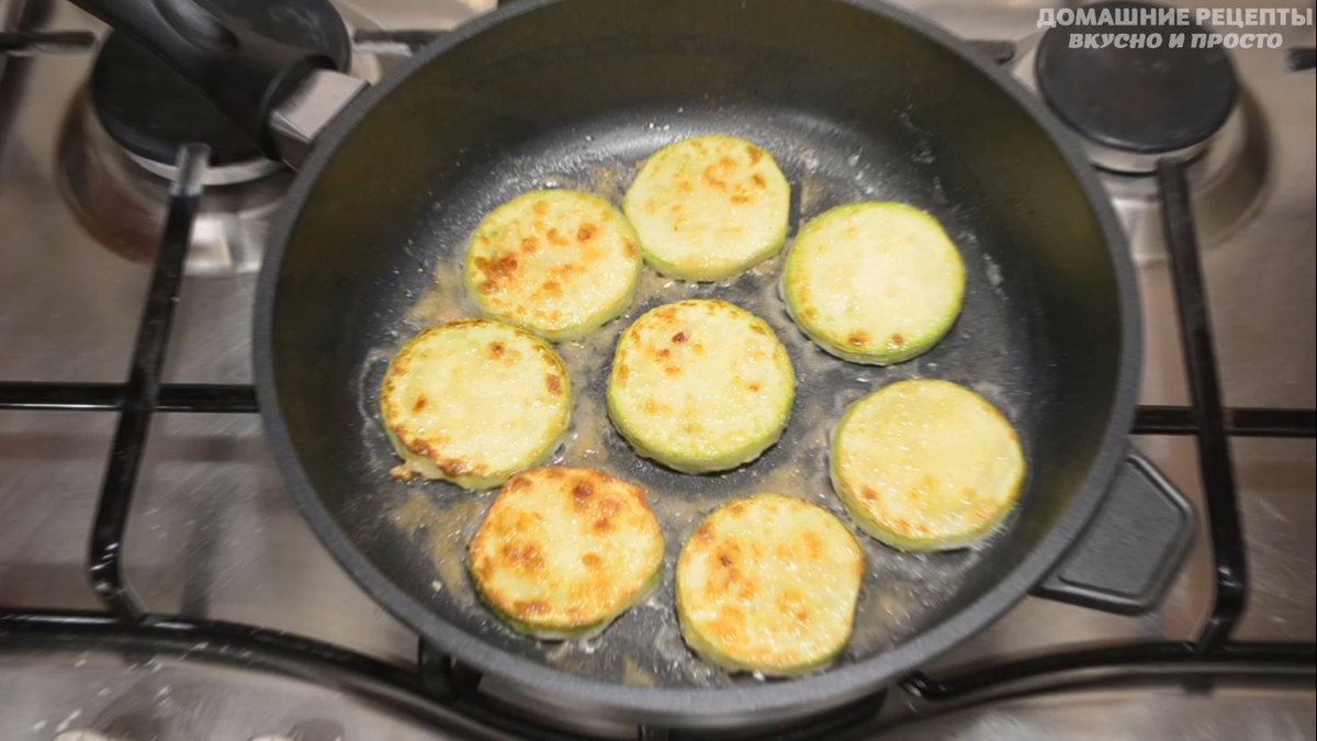 Кабачки жареные на сковороде кружочками с чесноком в муке рецепт быстро и  вкусно | Домашние рецепты Вкусно и просто | Дзен