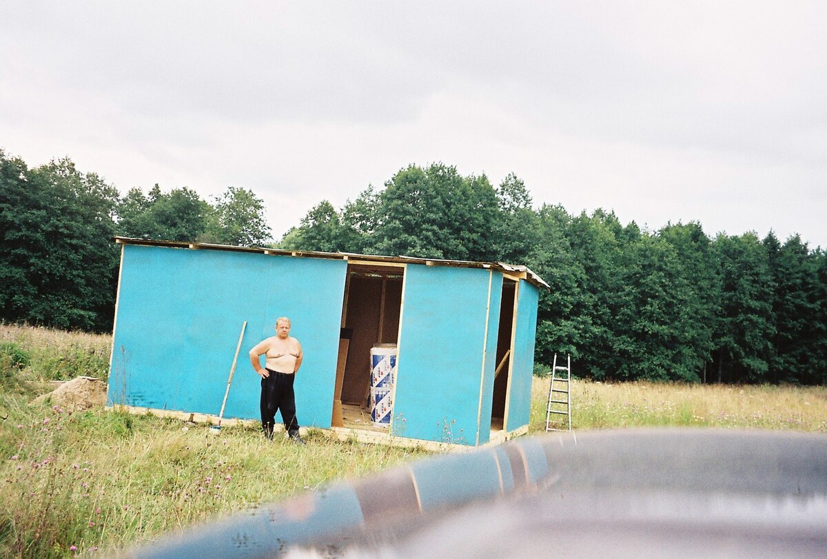Я на строительстве дома 4 на 6 метров из ДВП.