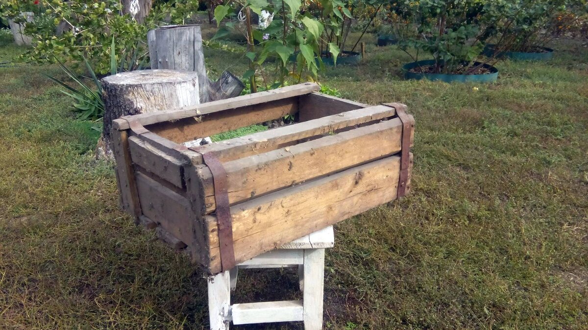 Было. Из таких деревянных ящиков получаются прекрасные уличные горшки (листайте чтоб увидеть➡ )