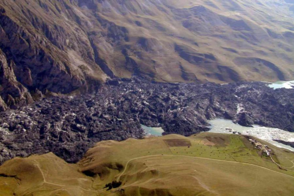 Кармадонское ущелье после схода ледника. Фото yandex.ru