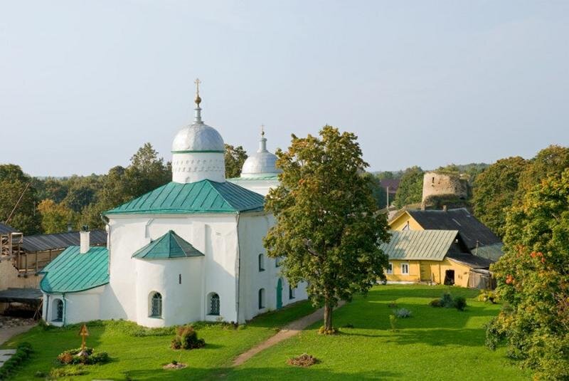 НИКОЛЬСКИЙ СОБОР В ИЗБОРСКОЙ КРЕПОСТИ. ФОТОГРАФИЯ: АЛЕКСАНДР ЩЕПИН / ФОТОБАНК «ЛОРИ»
