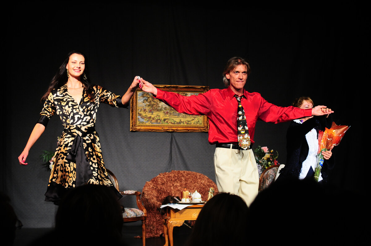 На сцене я оказывалась еще не раз уже в сознательном возрасте. Toronto russian Drama Theater