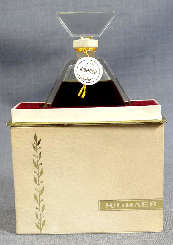 Тот самый "Юбилей" с ebay, заставивший меня заинтересоваться винтажной парфюмерией