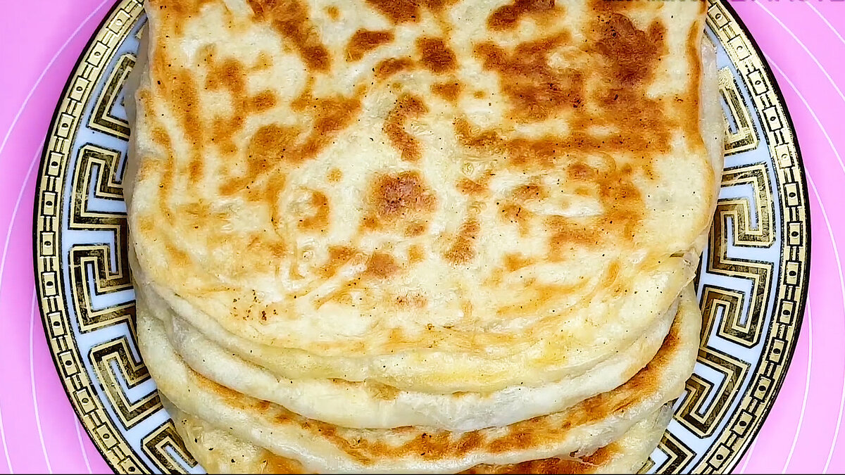 лепешка из тандыра. катлама узбекская. катлама на сковороде с зеленью. патыр узбекский. лепёшки в духовке.