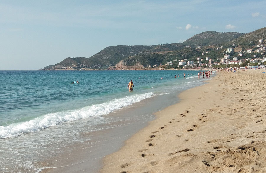 До сих пор в Турции купаются в море