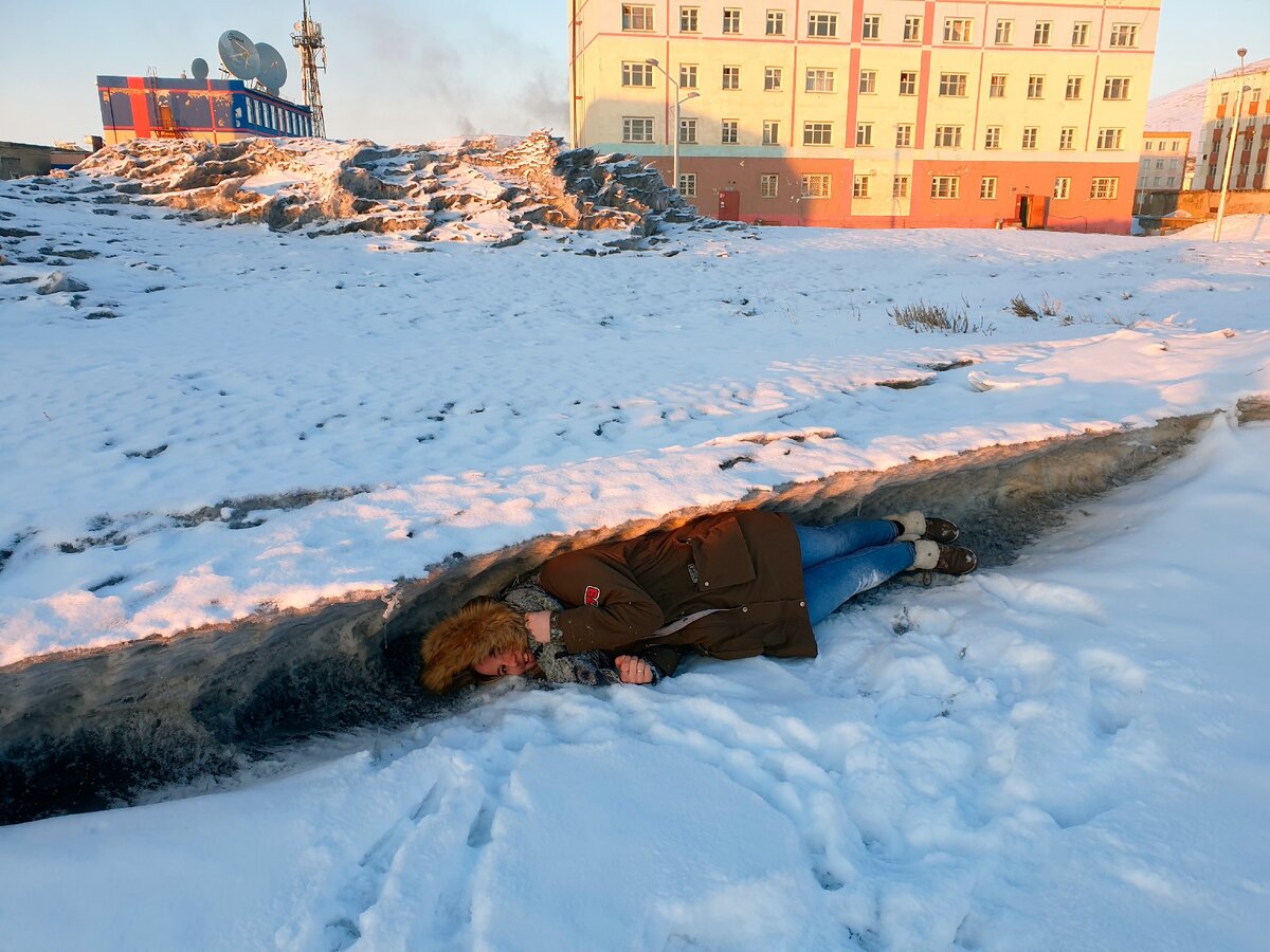 Так я прячусь от суровой реальности.