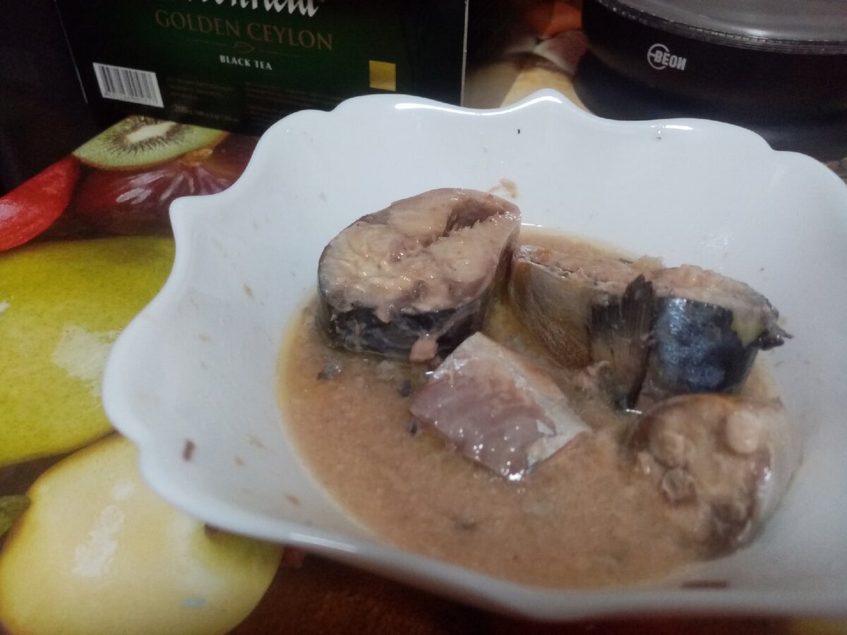 Сайра в собственном соку, содержимое консервной банки.