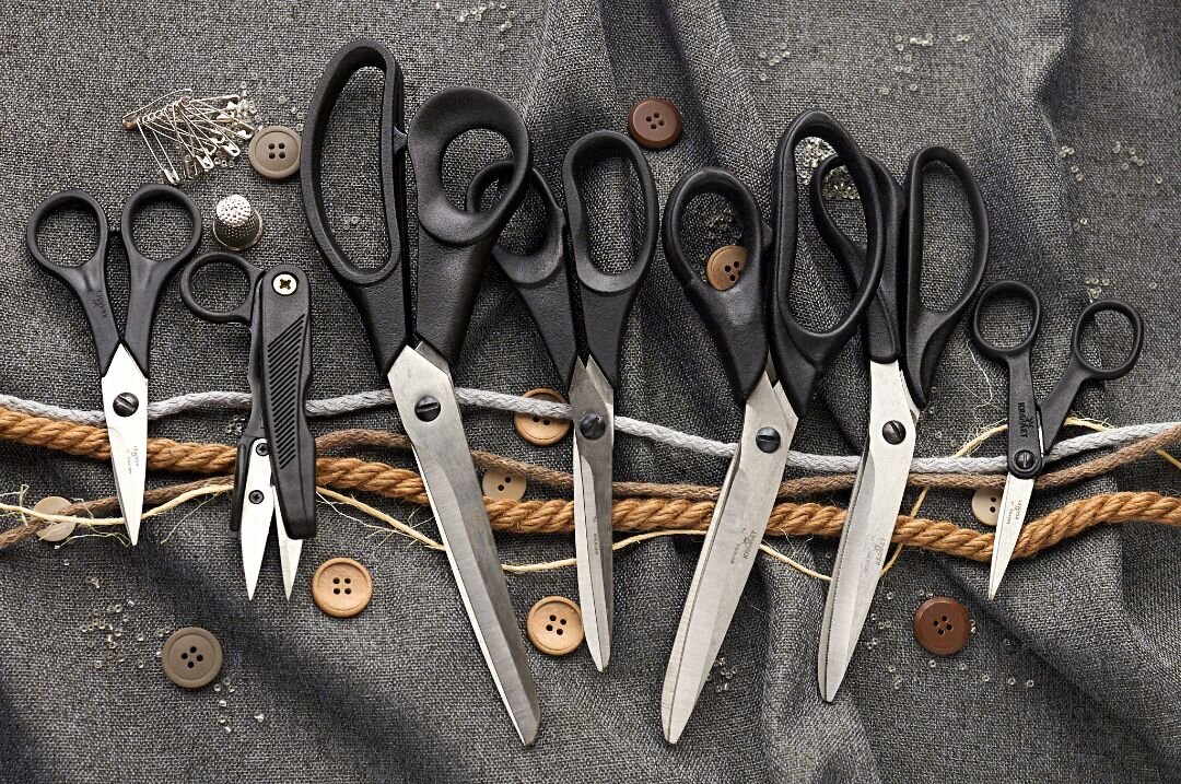 Семейство ножниц КРАМЕТ для рукоделия. Фото с официального сайта https://kramet.by/