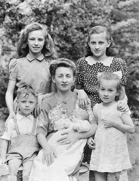 
1947 год, Кобе, Япония. Фарук - слева