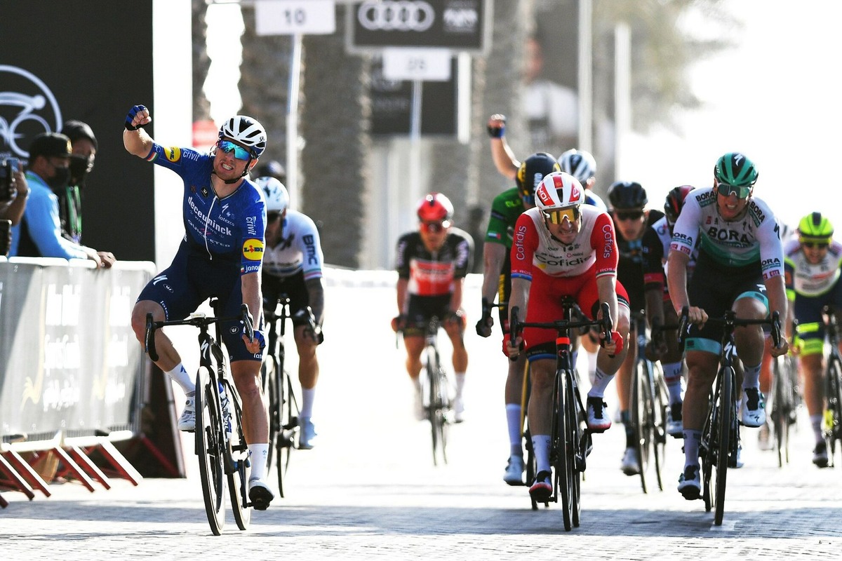  Сэм Беннетт выиграл спринт шестого этапа «Тура ОАЭ — 2021»