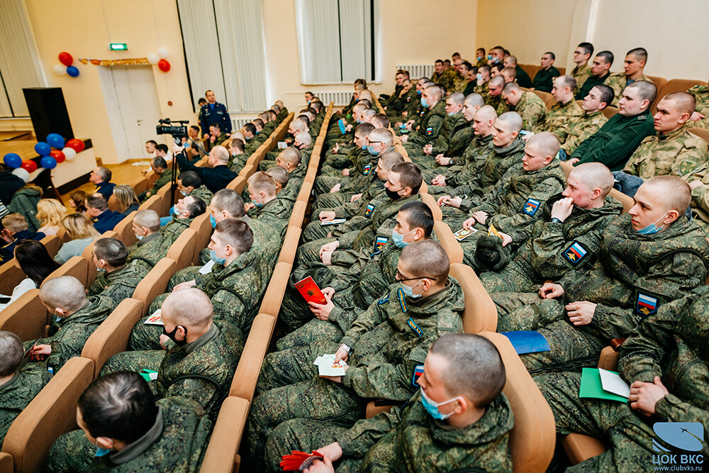Военнослужащих и ветеранов ВКС поздравили в рамках акции «Защитнику Отечества»