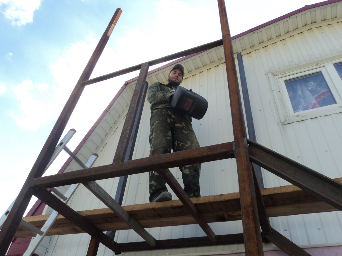 Высоко сижу, далеко гляжу