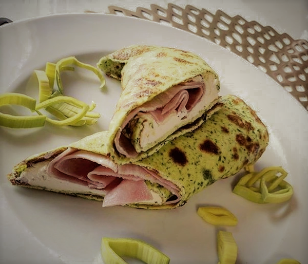 Фаршированные блины с рукколой