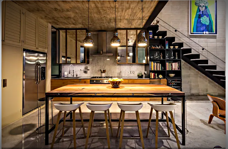 Столовая, совмещенная с кухней