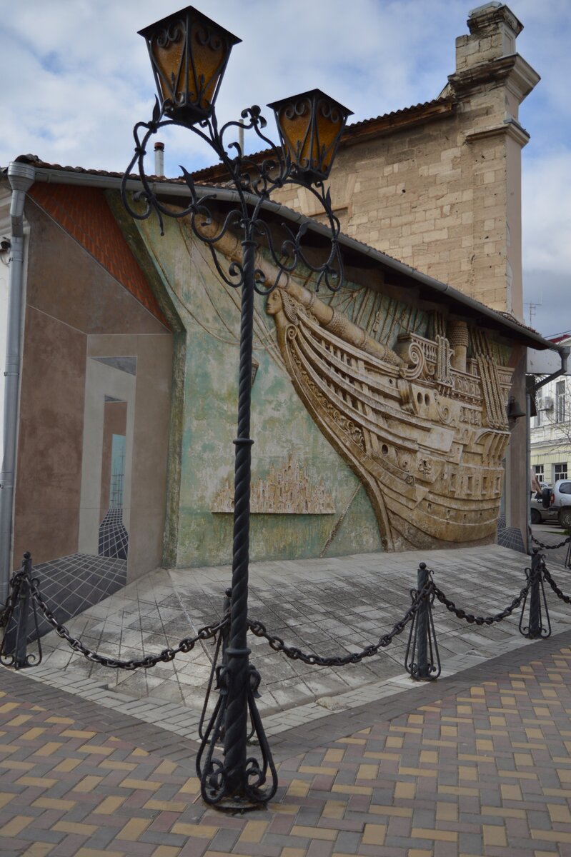 Гордость Феодосии и одно из самых любимых мест туристов.