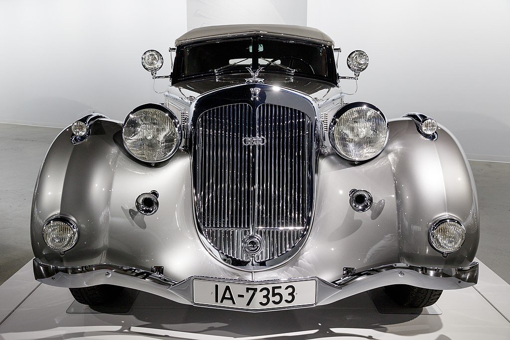 Horch 853 sport cabriolet by Voll and Ruhrbeck 1935 вид спереди.