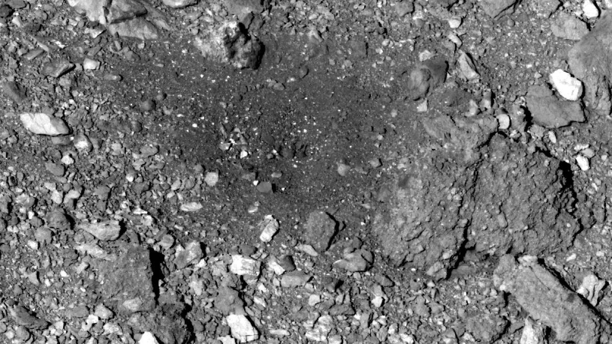 Поверхность астероида Бенну. © NASA 