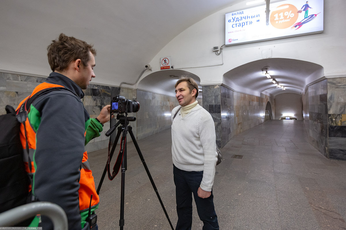 Пьяный товарищ, которому больше всех надо было. Обычно красная жилетка делает тебя невидимым, но, иногда, не срабатывает.