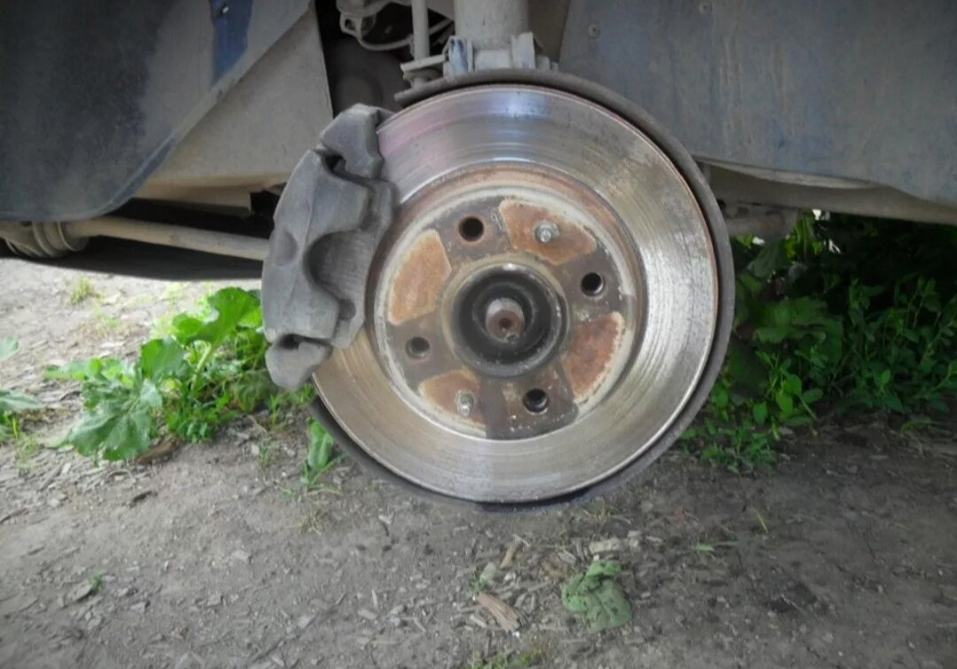 Биение руля при торможении