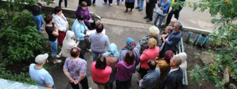 В большинстве случаев аварийные дома расселяют полностью в срок от 2 недель до года. Если состояние здания критично, его расселяют в срочном порядке сразу после результатов экспертизы межведомственной комиссии.