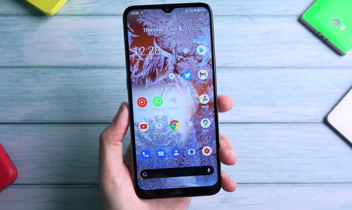 Да, это очередная «лопата» с большим экраном 