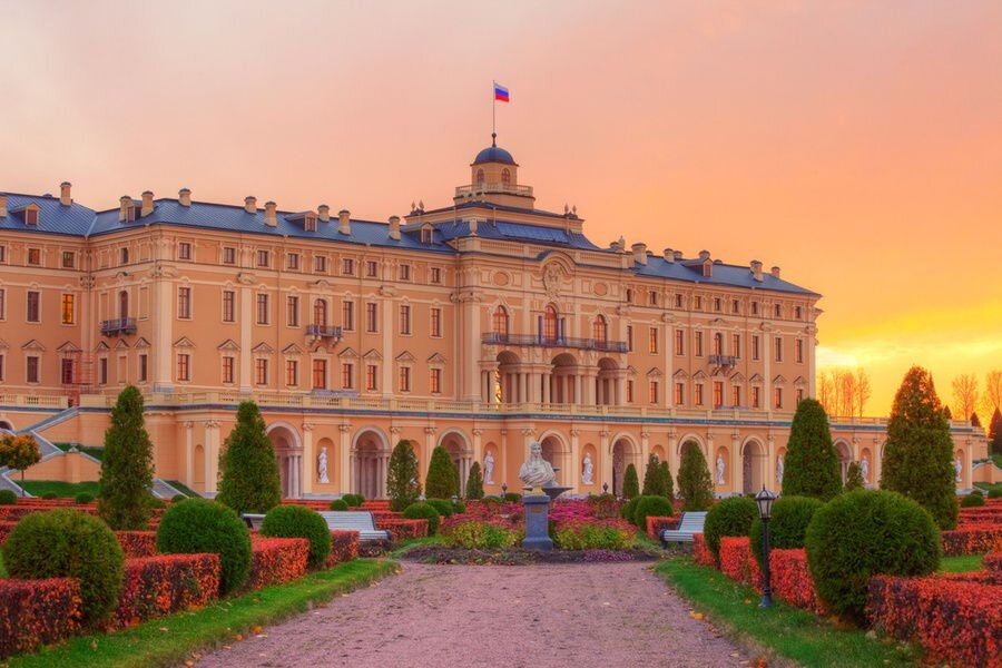 Константиновский дворец