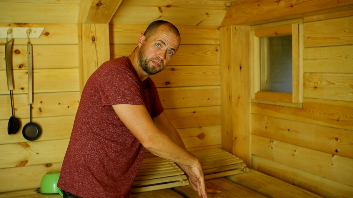 Паро-воздушная смесь опускается под полок в бане