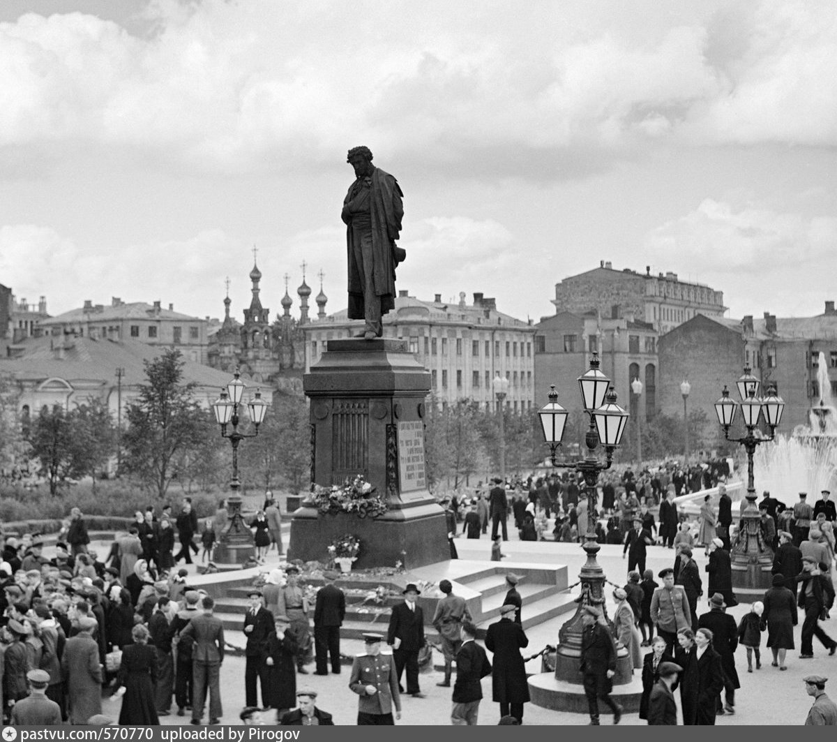 Памятник а. с. Пушкину Пушкинская площадь 1900