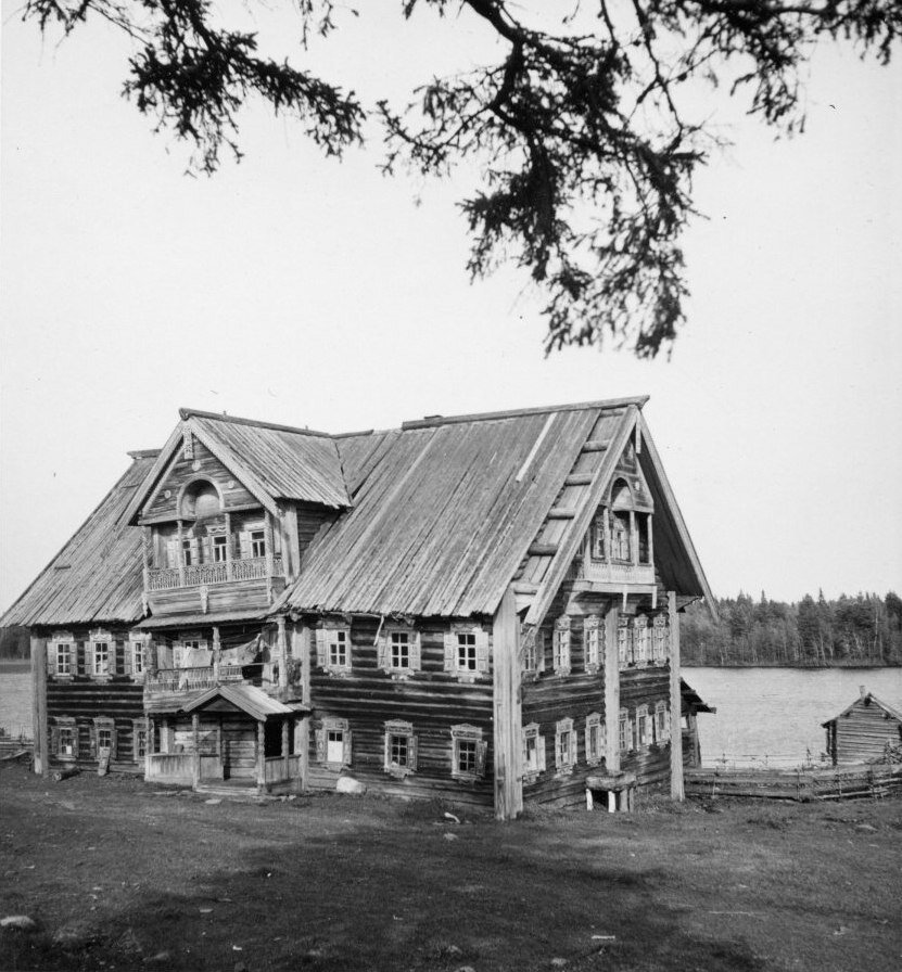 Дом Сергина в деревне Мунозеро до перевозки в музей "Кижи"